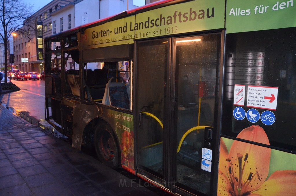 Stadtbus fing Feuer Koeln Muelheim Frankfurterstr Wiener Platz P146.JPG